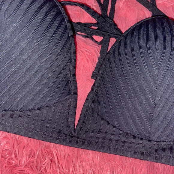 LIGHTLY LINED BLACK SWIM TOP - Picture 2 of 5